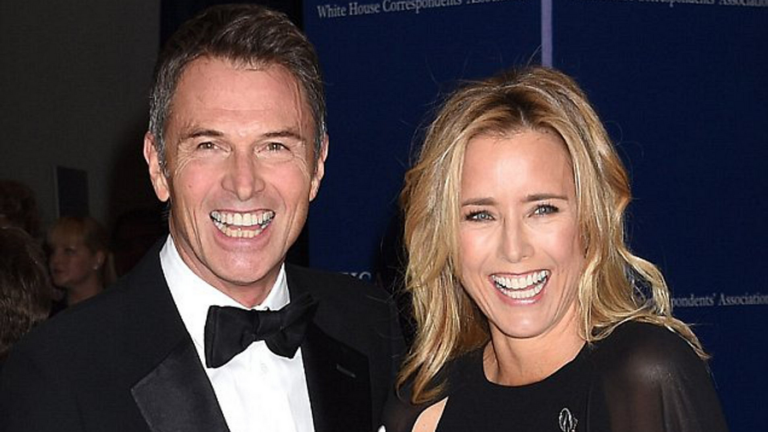 Tea Leoni and Tim Daly